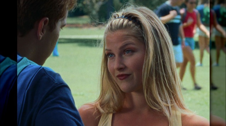 Ali Larter lució una diadema con peineta en Dawson's Creek
