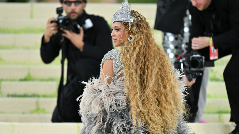 Beyonce asiste a la Met Gala 2026 celebrando 