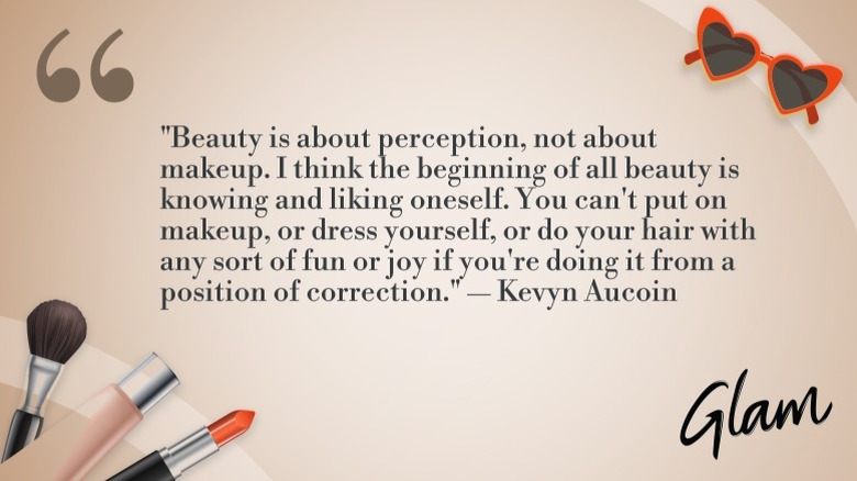 Cita de Kevyn Aucoin sobre fondo beige