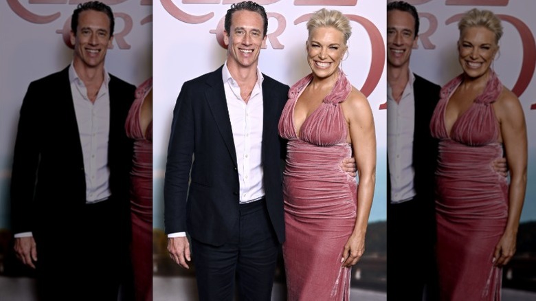 Nick Beresford-Cleary y Hannah Waddingham posan en un estreno