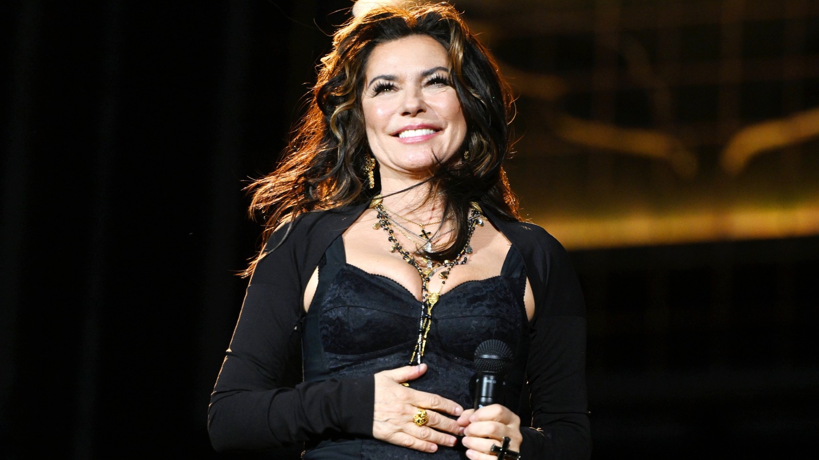 El viaje de Shania Twain para encontrar el amor con el que 'envejecerá' es un recordatorio para mantener el corazón abierto