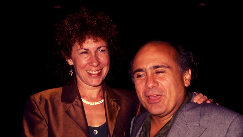 Danny DeVito y su esposa Rhea Perlman abandonan el restaurante Spago.