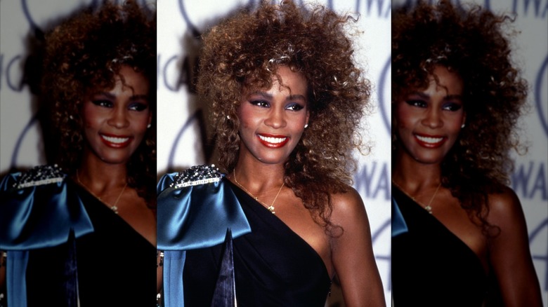 Whitney Houston asiste a los American Music Awards de 1986.
