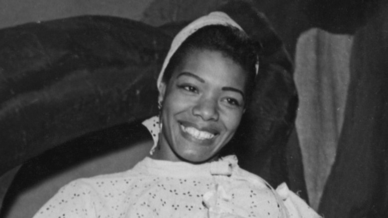 Maya Angelou actuando en 1954