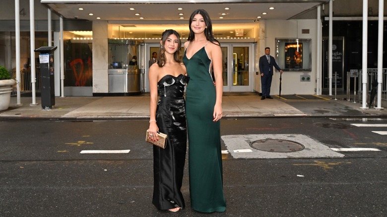 Scarlett Estevez y Sunny Sandler asisten a la "No digas buena suerte" Estreno el 10 de agosto de 2026