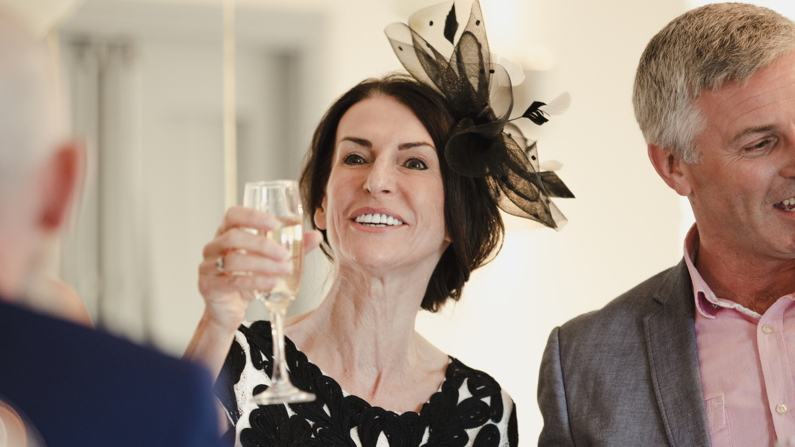 4 consejos para vestir a invitadas de boda para mujeres mayores