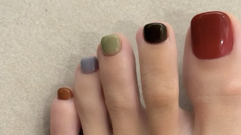 Pedicura en bloques de colores cambiantes