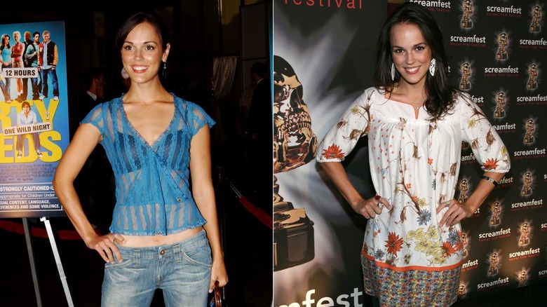 Erin Cahill con un top azul transparente y una camisa floral