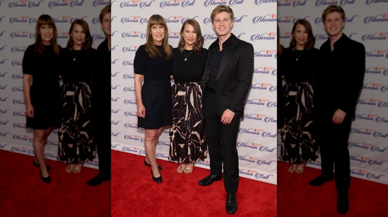 Terri, Bindi y Robert Irwin en el Blossom Ball