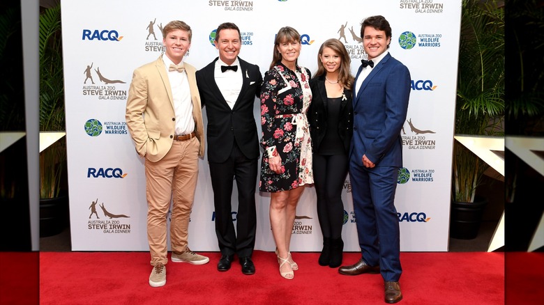 Terri Irwin en la Gala Steve Irwin 2019 con sus hijos
