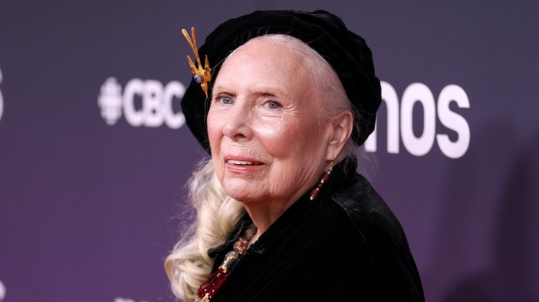 Joni Mitchell en una entrega de premios en 2026
