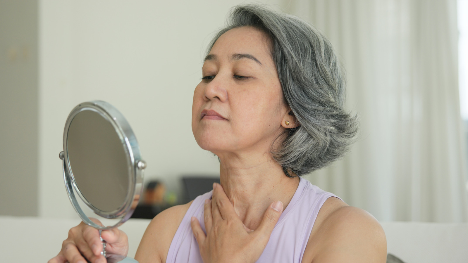 4 consejos para mantener sana la piel del cuello a partir de los 50 años