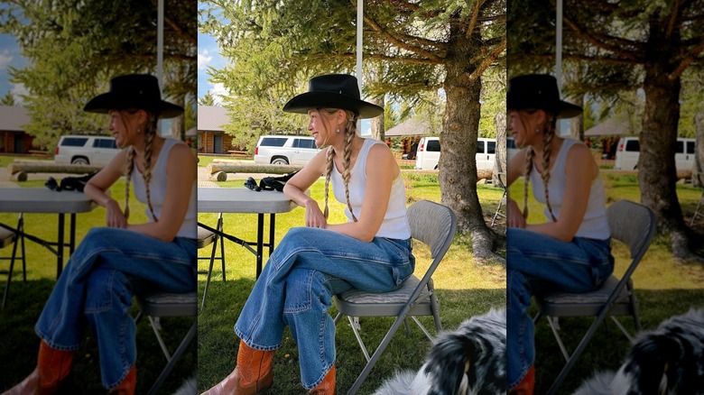 Gigi Hadid con jeans, botas de vaquero, sombrero de vaquero y camiseta sin mangas