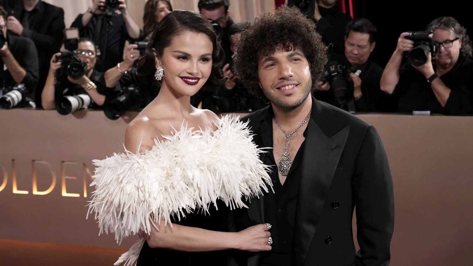 El esposo de Selena Gomez, Benny Blanco, demuestra que en el amor las acciones importan más, no las palabras