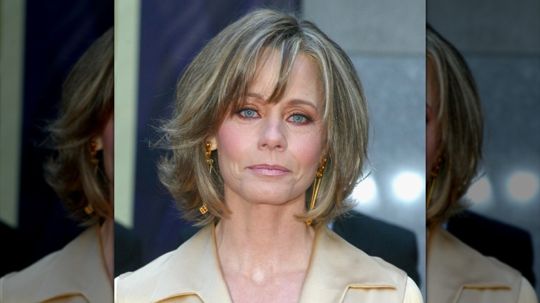 Susan Dey con lóbulo en capas y flequillo en 2002