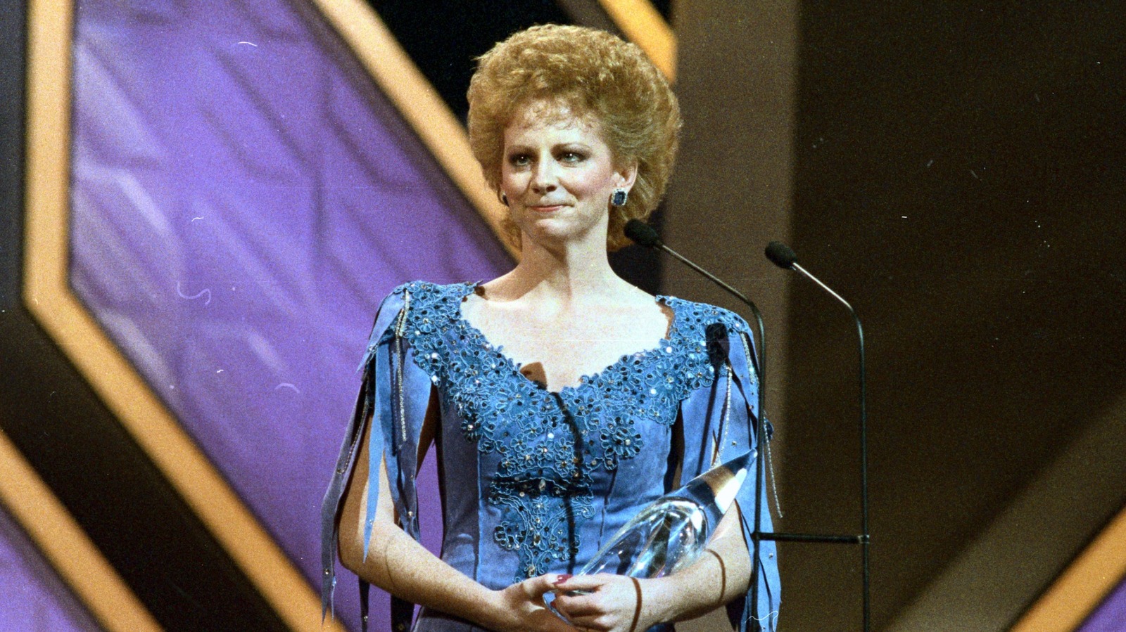 Los mejores momentos de Reba McEntire con el pelo largo en los años 80 y 90