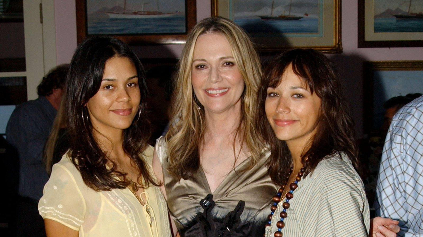 6 dulces fotos de la estrella de Mod Squad, Peggy Lipton, con sus hijas Kidada y Rashida Jones