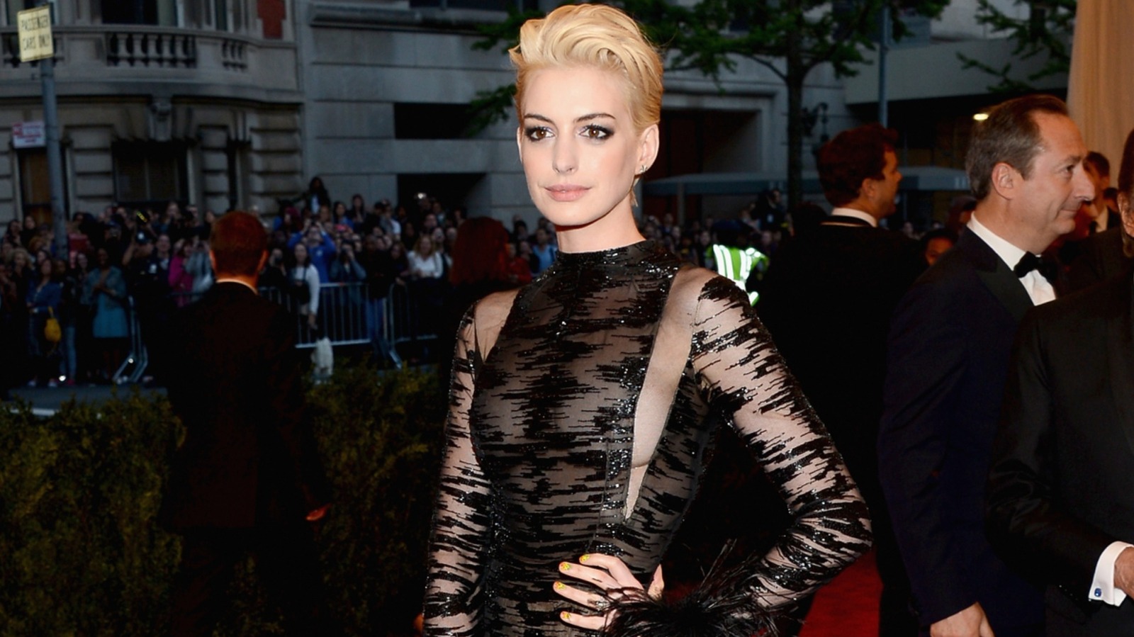 No es el vestido rosa de los Oscar: este es el verdadero momento mejor vestido de Anne Hathaway en 2013