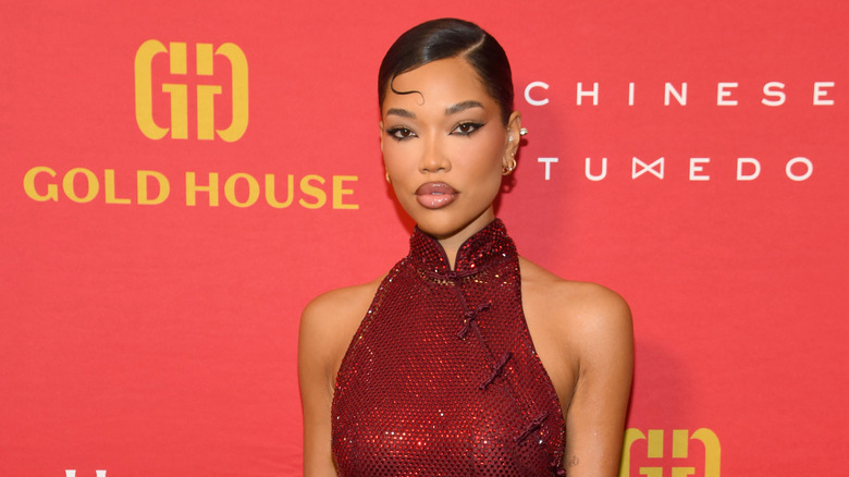 Ming Lee en la alfombra roja de Gold House