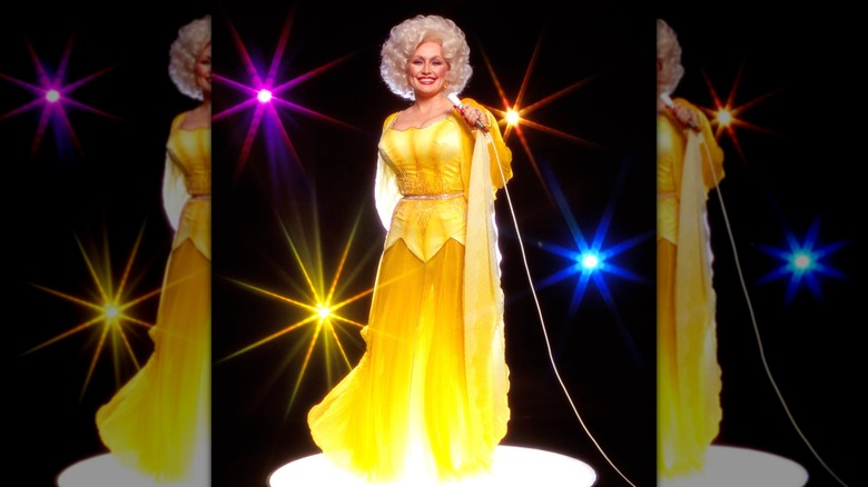 Dolly Parton posa para un retrato en 1978.