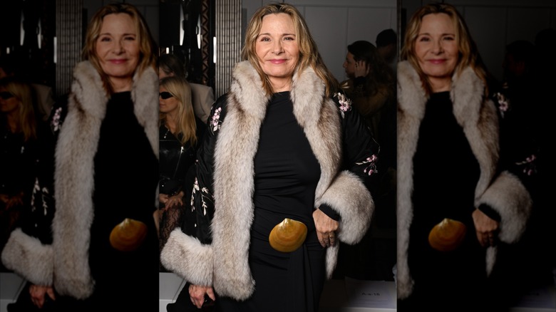 Kim Cattrall en la Semana de la Moda de Londres en febrero de 2026.