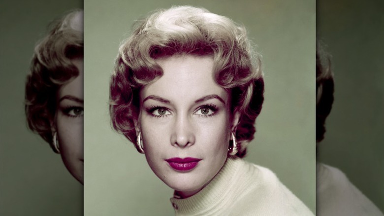 Barbara Eden en una fotografía posada alrededor de 1960