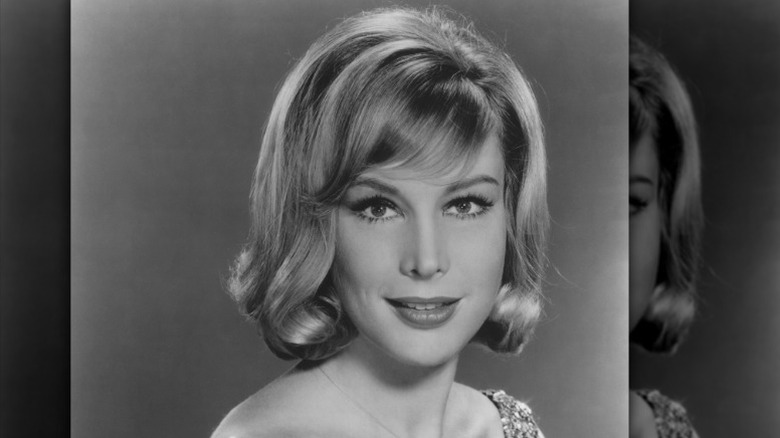 Barbara Eden en un retrato publicitario, realizado alrededor de 1964