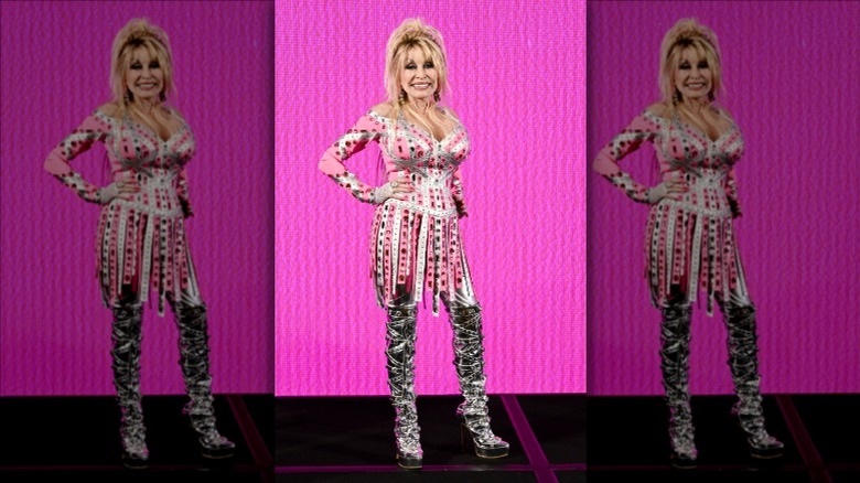 Dolly Parton asiste a la Dolly Parton 