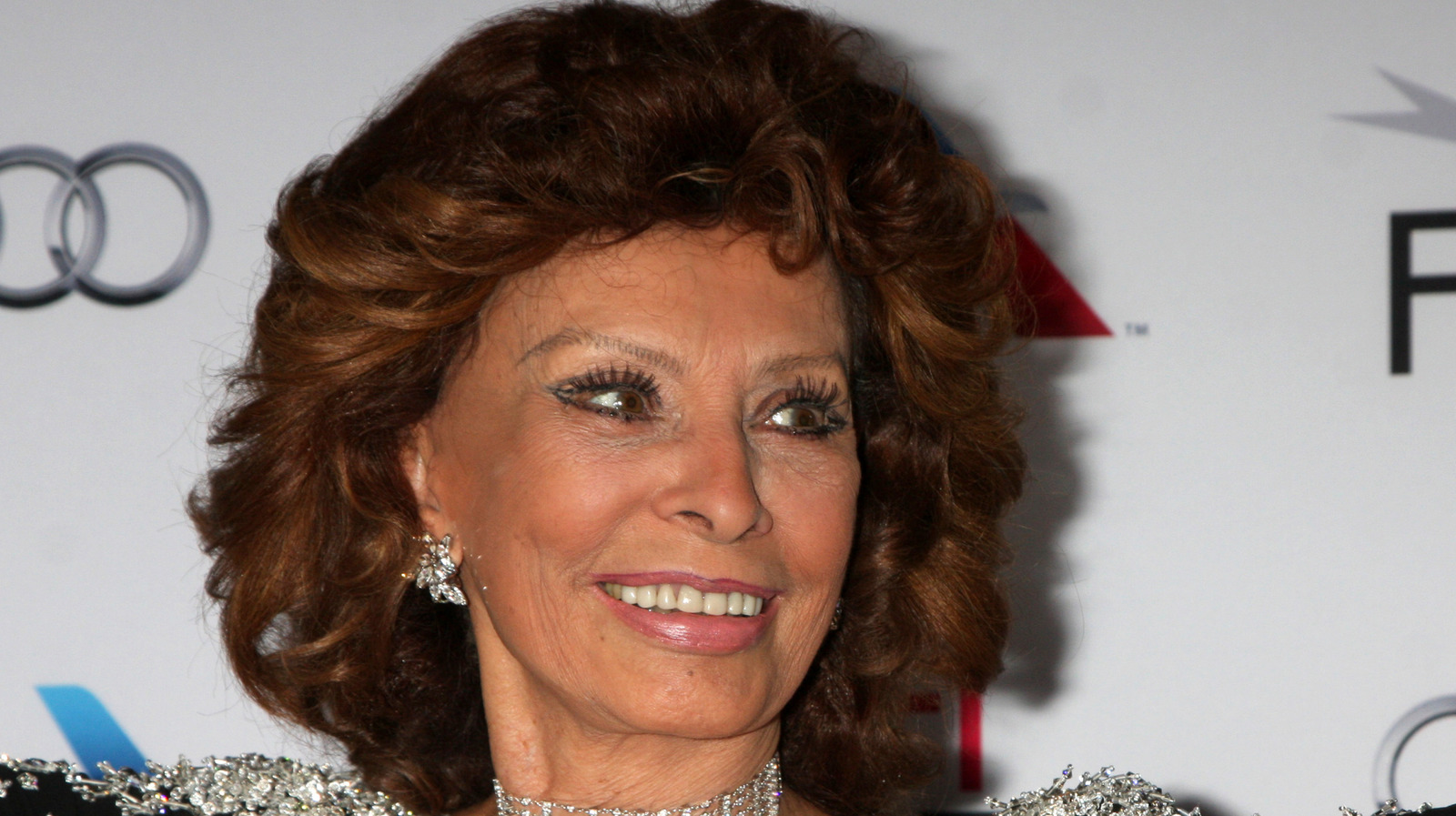 Cita del día de Sophia Loren: 'Es mejor explorar la vida y cometer errores que...'