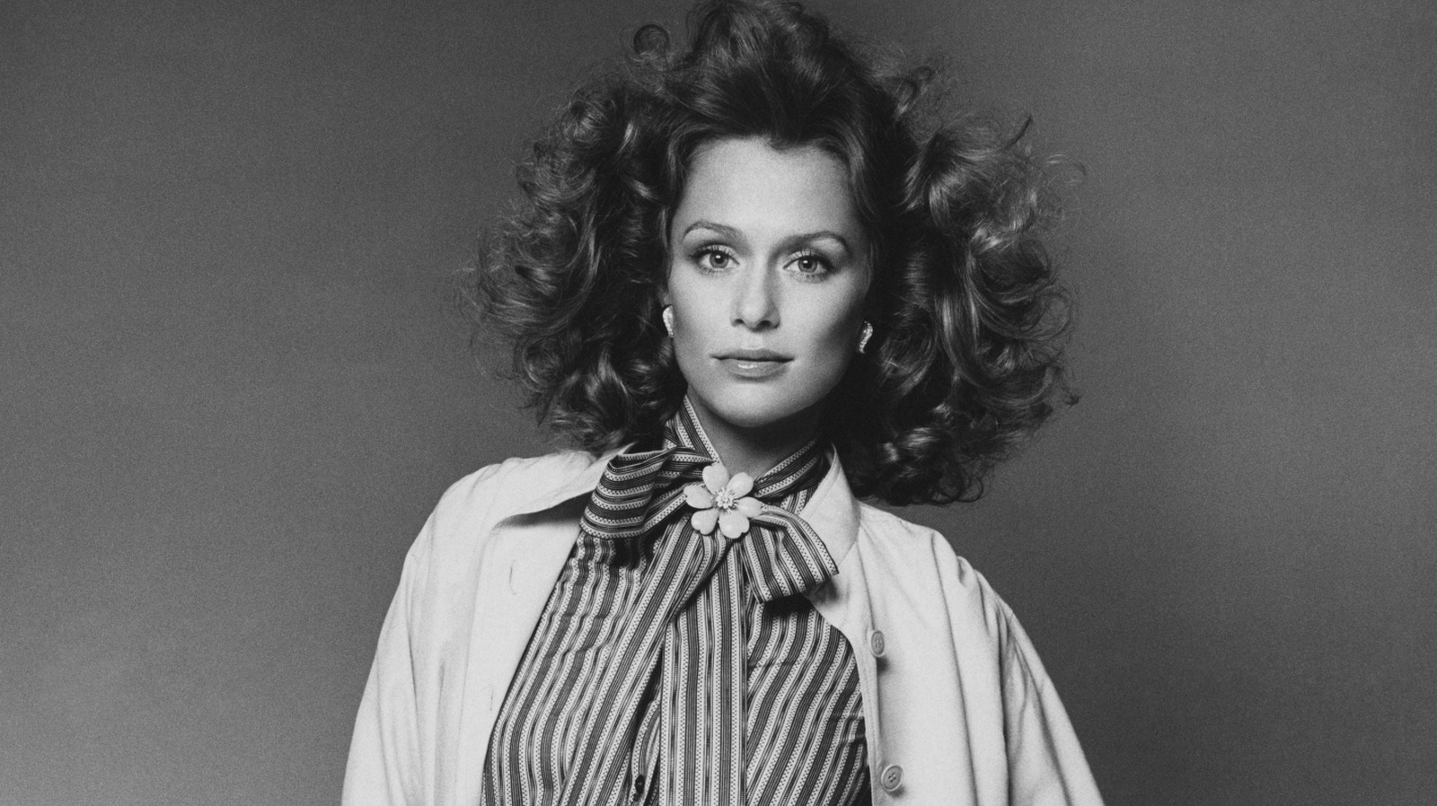 2026 vs 1974: la supermodelo Lauren Hutton siempre ha podido lucir un traje poderoso