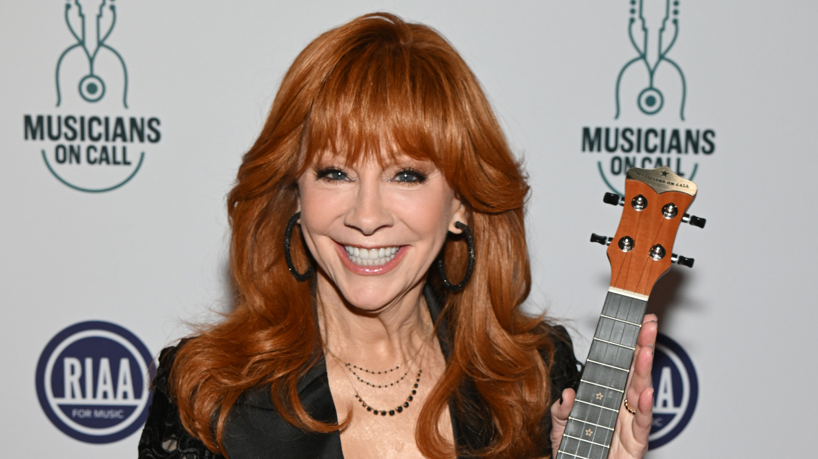 El mayor arrepentimiento del cabello de Reba McEntire fue una importante tendencia de belleza de los 80