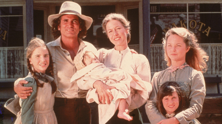 La familia Ingalls posando junta en el original. 