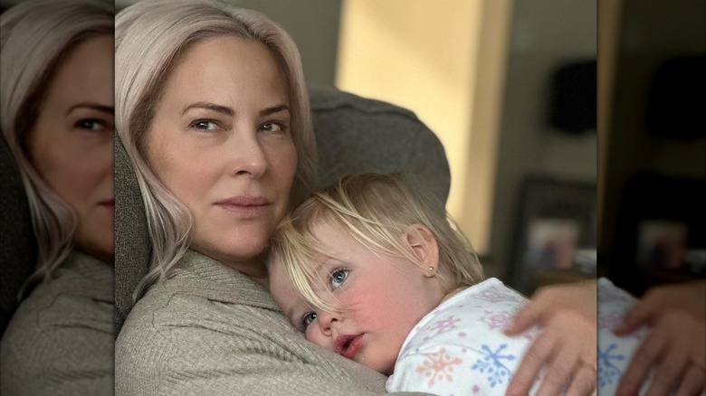 Brittany Daniel con su hija Hope