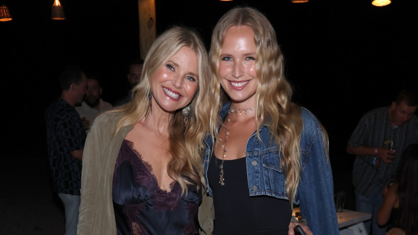 La hija de Christie Brinkley podría ser gemela con esta estrella de los 80
