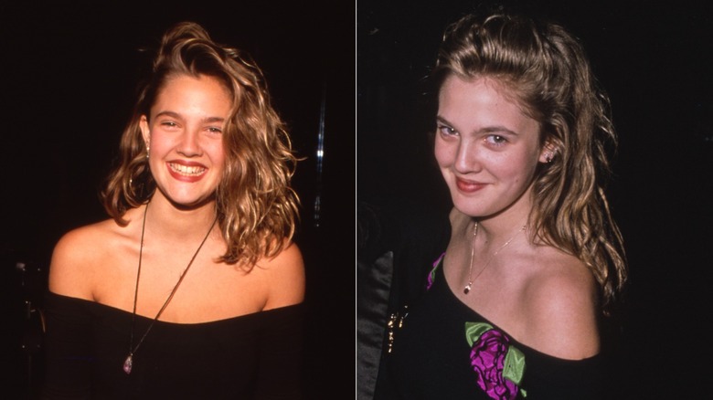 Drew Barrymore llevaba un top negro con hombros descubiertos en 1989 a la izquierda y en un evento de 1989 llevaba un top negro con flores moradas a la derecha.