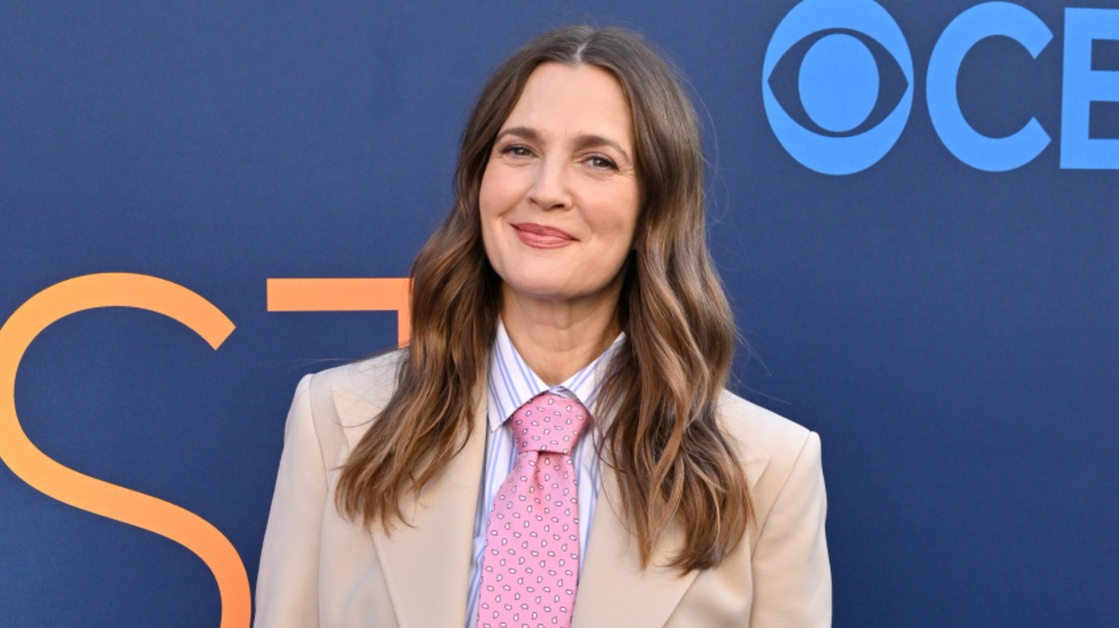 La impresionante transformación del cabello de Drew Barrymore, en fotos
