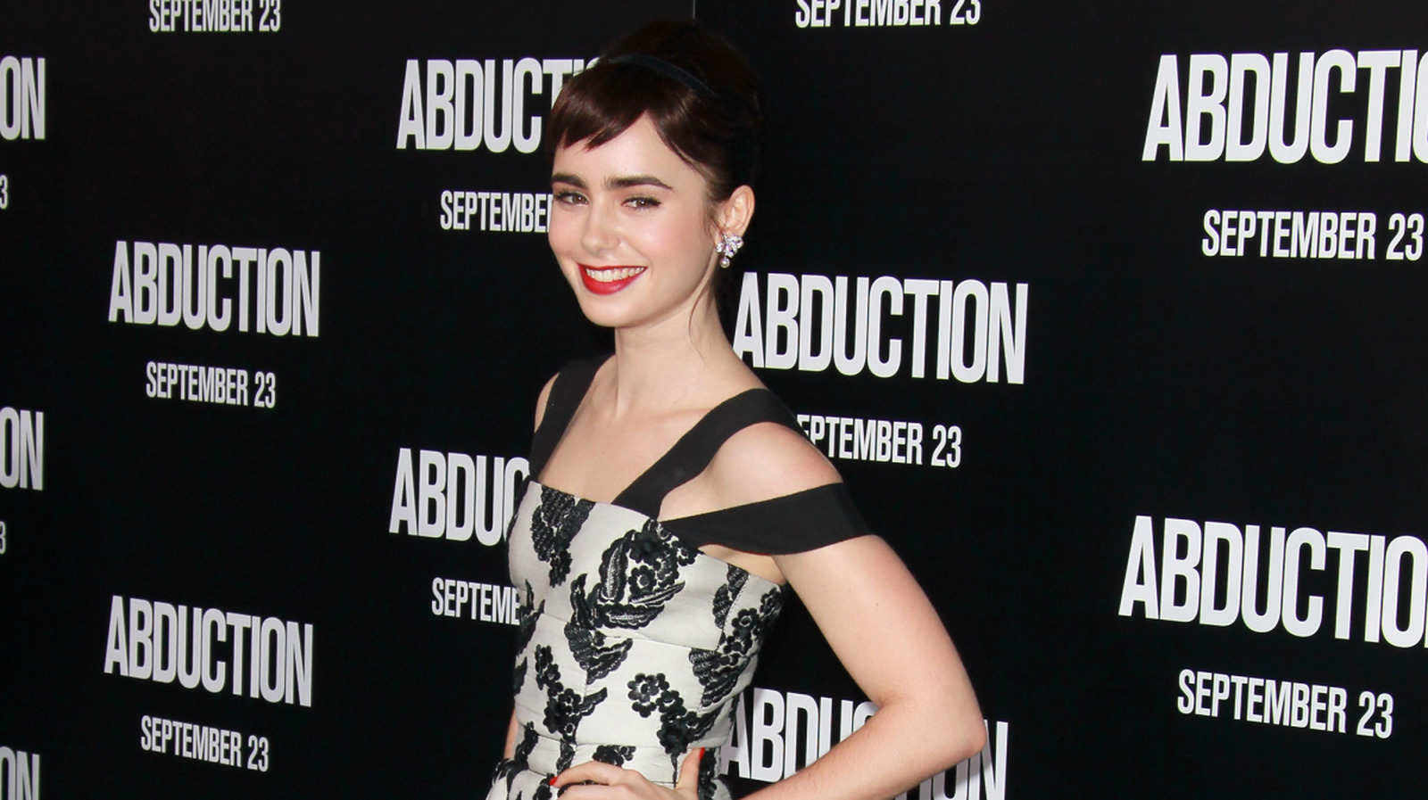 10 veces Lily Collins canalizó a Audrey Hepburn antes de interpretar a la estrella legendaria