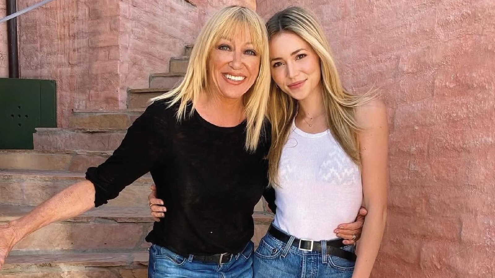 Camelia, la nieta de la estrella de Three's Company, Suzanne Somers, es absolutamente impresionante