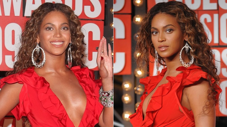 Beyoncé con el pelo rizado en los VMA 2009