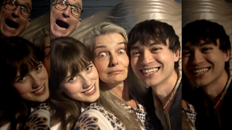 Jeff Greenstein y Paulina Porizkova con su nieta, Olivia y su novio en 2026.