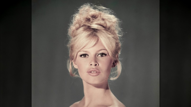 Brigitte Bardot con un recogido