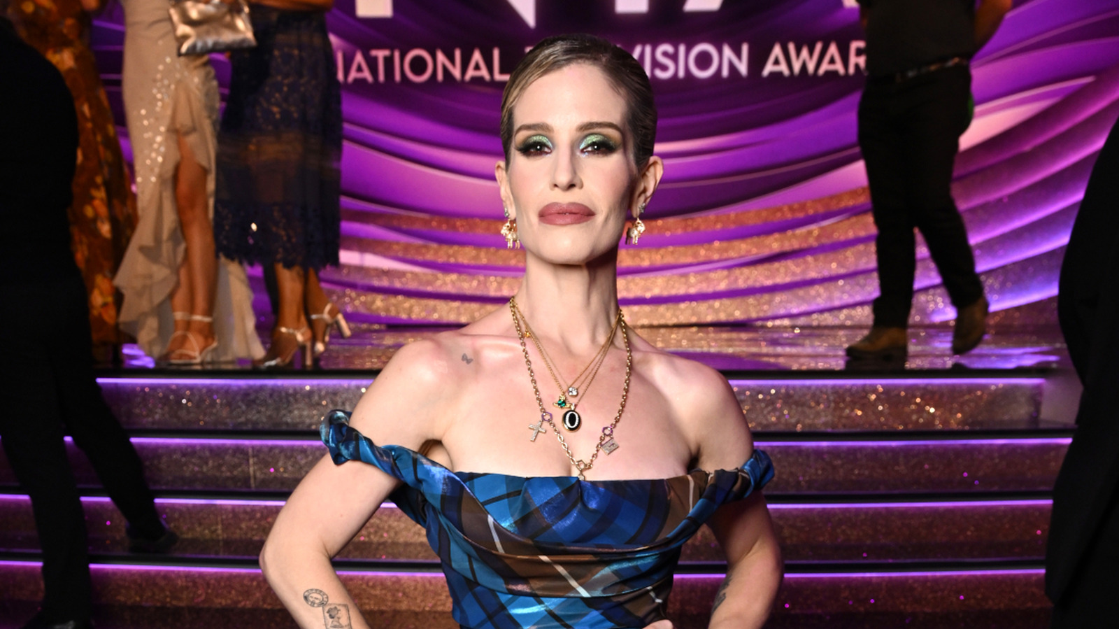 Kelly Osbourne lució bonita en el punk en las NTA de 2026 y dominó las tendencias de color más importantes del otoño