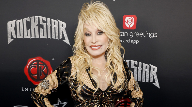 Dolly Parton en la alfombra roja