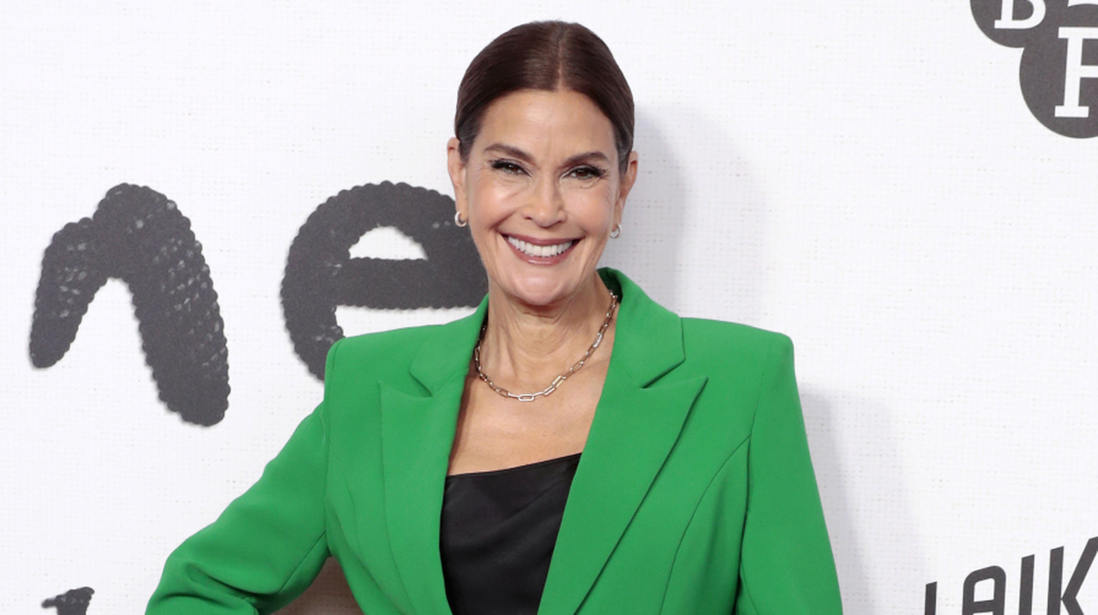 Los mejores looks de alfombra roja de Teri Hatcher a los 50 años