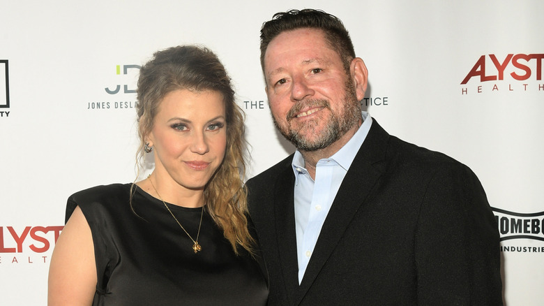 Jodie Sweetin y su esposo Mescal Wasilewski asisten a una velada para celebrar una década de bienestar con ALYST Health