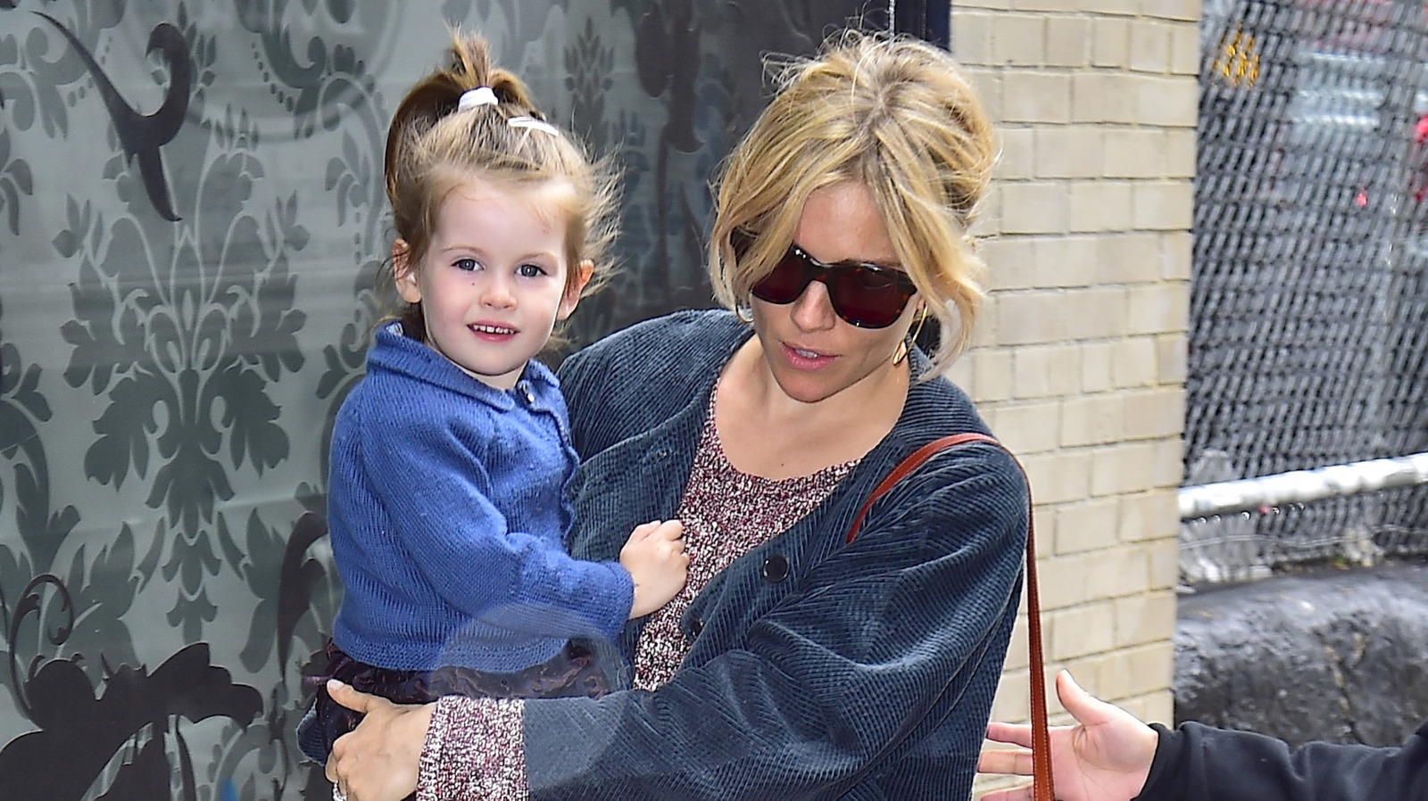 Marlowe, la hija de Sienna Miller, está creciendo rápido y podría ser su gemela