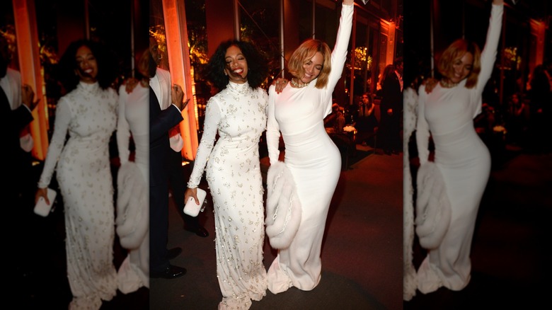 Beyoncé y Solange Knowles con vestidos blancos en la fiesta de los Oscar de Vanity Fair 2015