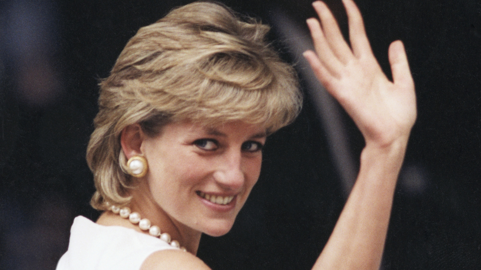 ¡Adiós guantes! La princesa Diana abandonó esta regla de la moda real por la razón más dulce