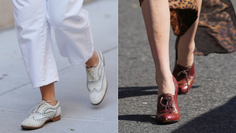 Una persona que llevaba zapatos Oxford blancos con pantalones blancos a la izquierda y una mujer que llevaba tacones Oxford rojos a la derecha.