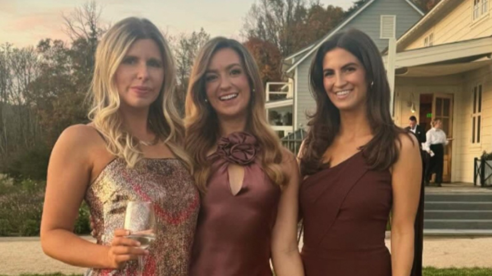 Kaitlan Collins domina la vestimenta de invitados a la boda y estos looks son la prueba
